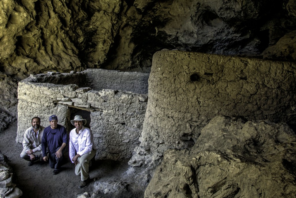 Arizona day trips - group at Rogers ruins